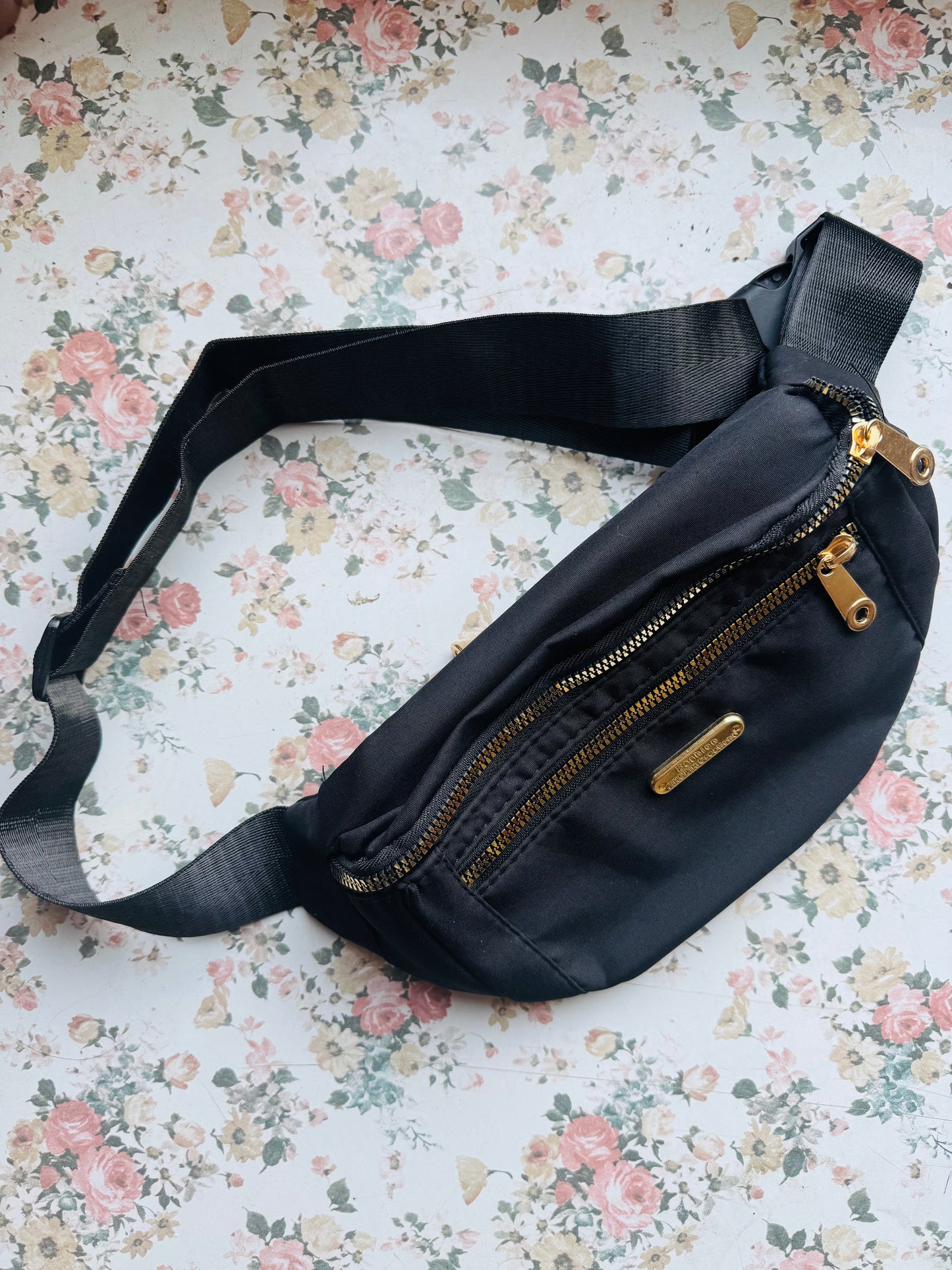 Morral Negro con cierre dorado
