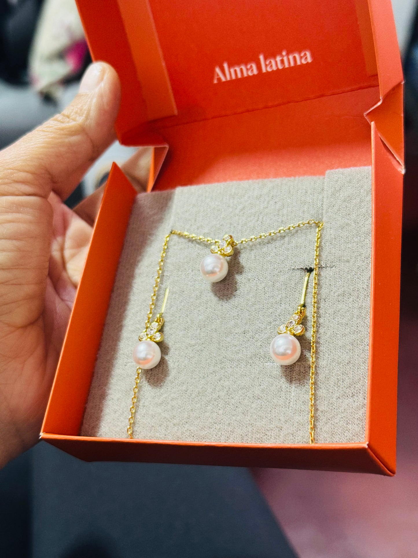 Colección Flor Perle (collar y aretes)