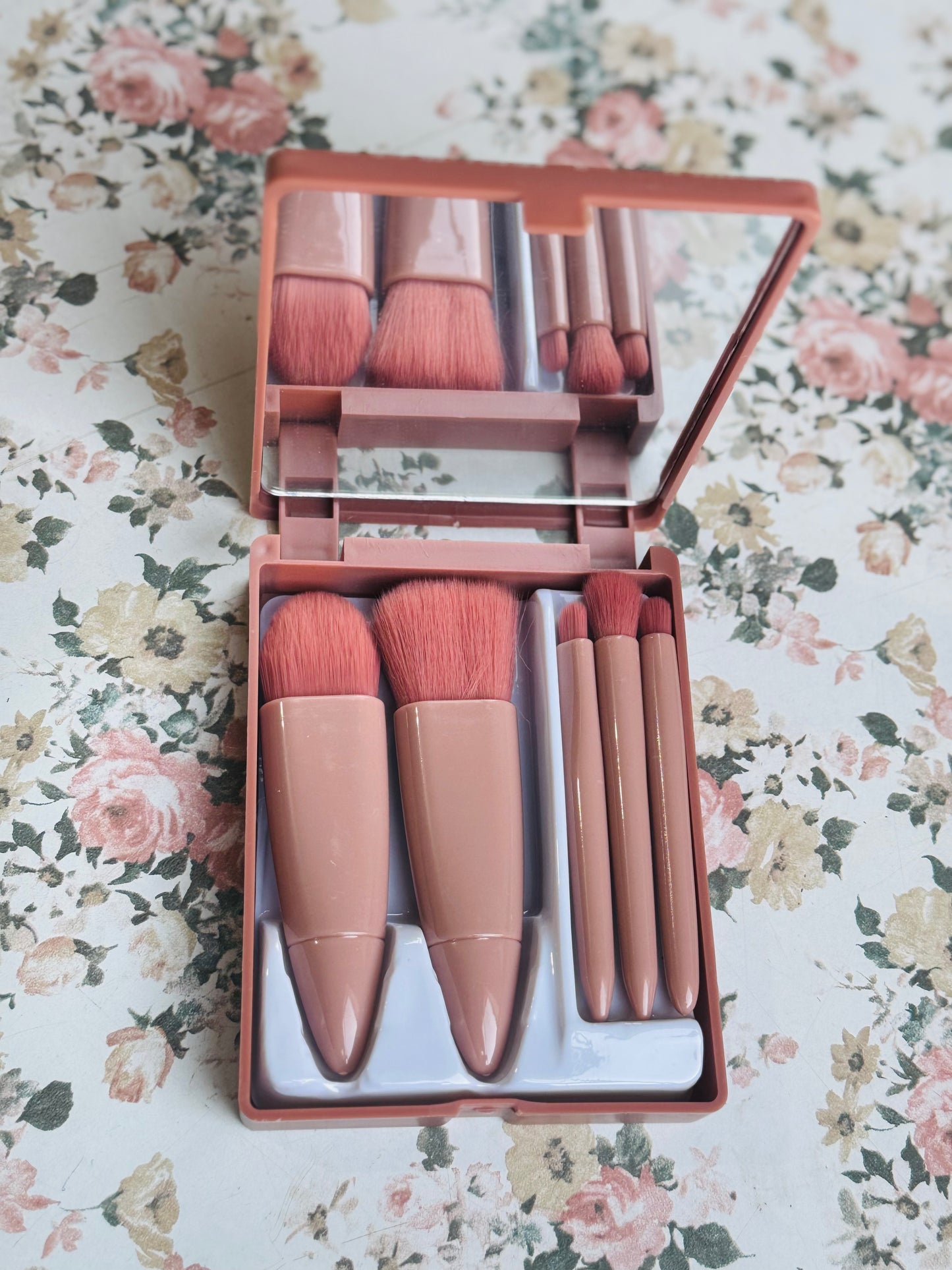 Set de brochas con espejo